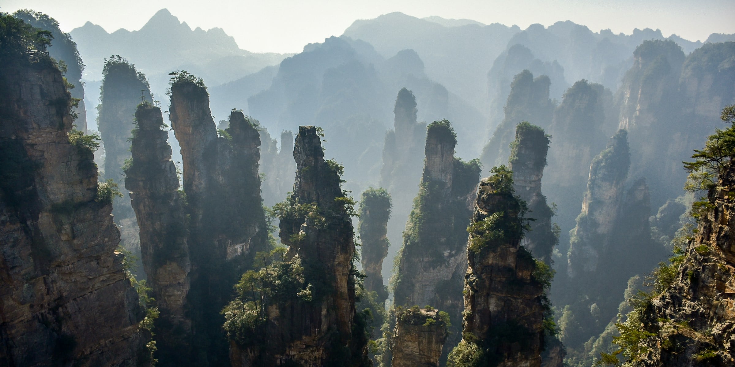Formações rochosas do Parque Nacional de Zhangjiajie